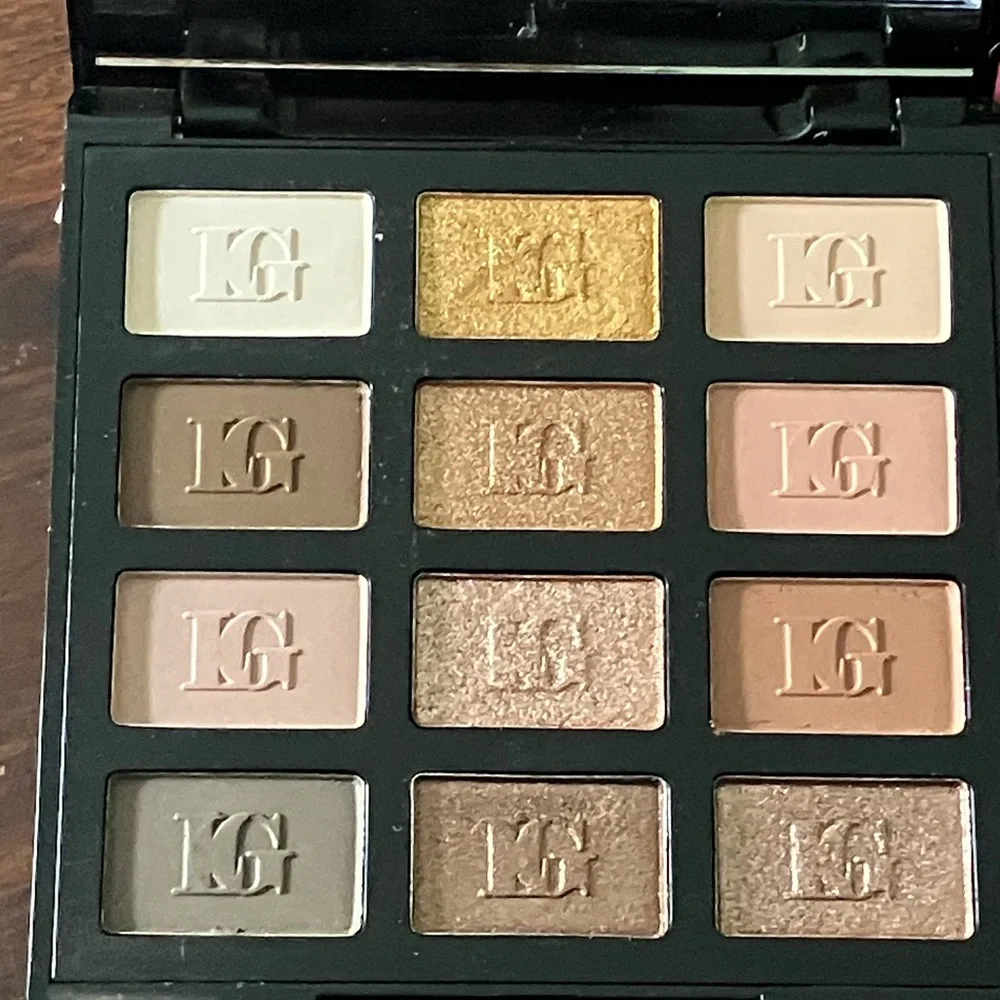Laura Geller Nude Attitude Eyeshadow Palette 12 color neutral colors NWT‎